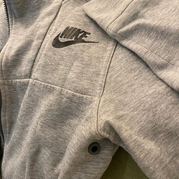 Women's Nike Sportswear Advance 15 Running Reflective Hoodie Like New Small - Picture 3 of 10